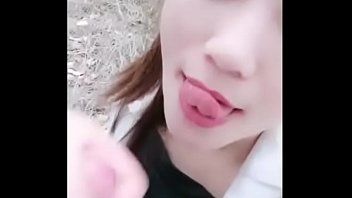 เย็ดน้องพิมพาเข้าป่าเอาควยให้อมแล้วจับเย็ดหียังฟิตมากยัดแทบไม่เข้าเสียวควยจังตอนแหย่เข้าไปในหีน้องพิม